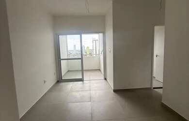 Imagem: O apartamento possui 3 Dormitórios, 1 Banheiro, 1 Vaga na garagem