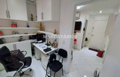 Imagem: O depósito possui 2 Vagas na garagem, 30m² de Área e está