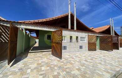 Imagem: A casa possui 2 Dormitórios, 2 Banheiros, 2 Vagas na garagem