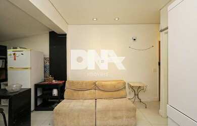 Imagem: O apartamento possui 1 Dormitório, 1 Banheiro, 1 Vaga na garagem