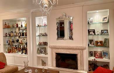 Imagem: A casa possui 5 Dormitórios, 5 Banheiros, 5 Vagas na garagem