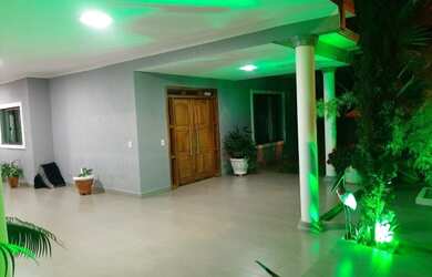 Imagem: A casa em condomínio possui 4 Dormitórios, 4 Banheiros, 5