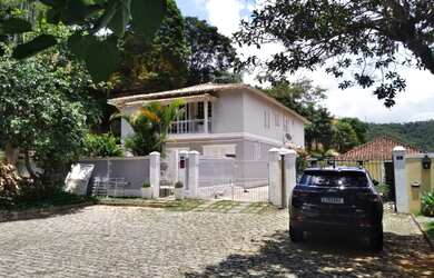 Imagem: A casa em condomínio possui 5 Dormitórios, 5 Banheiros, 5