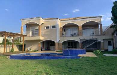 Imagem: A casa em condomínio possui 5 Dormitórios, 5 Banheiros, 4