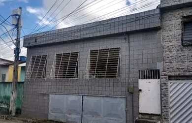 Imagem: A casa possui 3 Dormitórios, 2 Banheiros, 1 Vaga na garagem