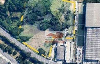 Imagem: O terreno possui 31.000m² de Área e está localizado em Vila