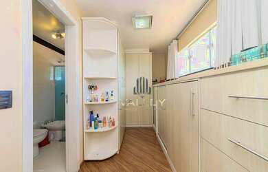 Imagem: A casa em condomínio possui 3 Dormitórios, 4 Banheiros, 4