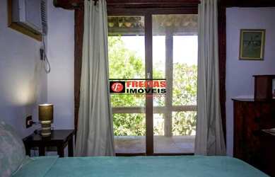 Imagem: A casa possui 4 Dormitórios, 4 Banheiros, 4 Vagas na garagem