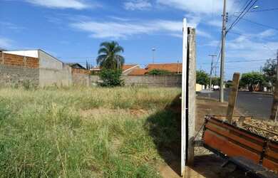 Imagem: O terreno possui 438m² de Área e está localizado em Parque