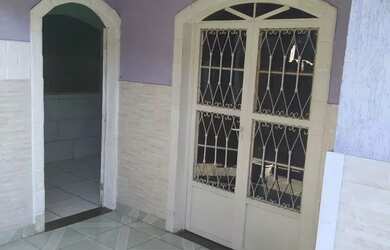 Imagem: A casa possui 2 Dormitórios, 1 Banheiro, 1 Vaga na garagem