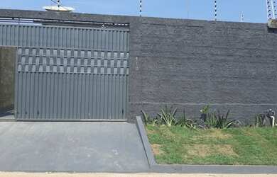 Imagem: A casa possui 3 Dormitórios, 2 Banheiros, 160m² de Área e