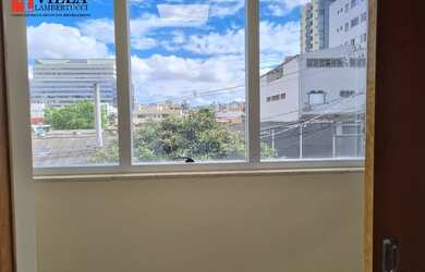 Imagem: O depósito possui 5 Vagas na garagem, 450m² de Área e está