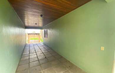 Imagem: A casa possui 2 Dormitórios, 2 Banheiros, 2 Vagas na garagem