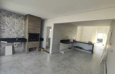 Imagem: A casa em condomínio possui 3 Dormitórios, 2 Banheiros, 4