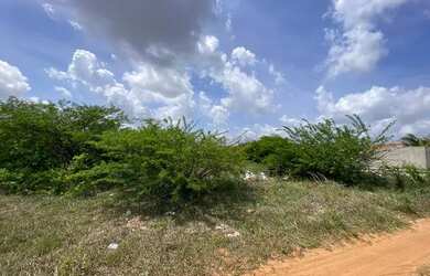 Imagem: O terreno possui 200m² de Área e está localizado em Extremoz