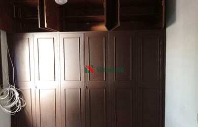 Imagem: A casa possui 3 Dormitórios, 2 Banheiros, 4 Vagas na garagem