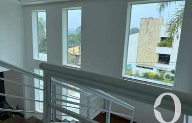 Imagem: A casa em condomínio possui 4 Dormitórios, 5 Banheiros, 4