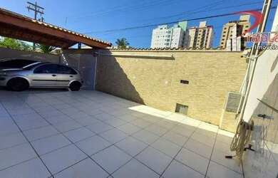 Imagem: A casa possui 3 Dormitórios, 3 Banheiros, 4 Vagas na garagem