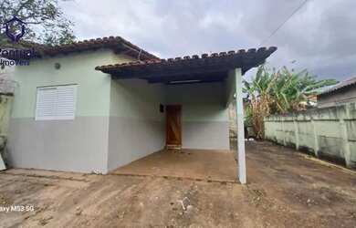 Imagem: A casa possui 2 Dormitórios, 2 Banheiros, 4 Vagas na garagem