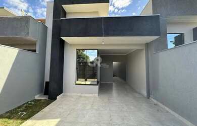 Imagem: A casa possui 3 Dormitórios, 2 Banheiros, 2 Vagas na garagem