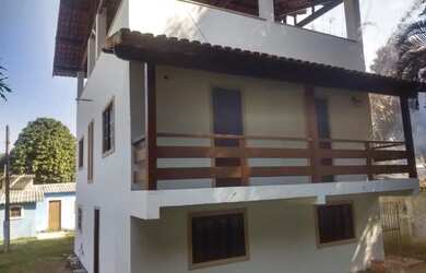 Imagem: A casa possui 3 Dormitórios, 3 Banheiros, 2 Vagas na garagem