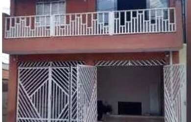 Imagem: A casa possui 3 Dormitórios, 2 Banheiros, 1 Vaga na garagem