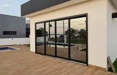 Imagem: A casa em condomínio possui 4 Dormitórios, 5 Banheiros, 4