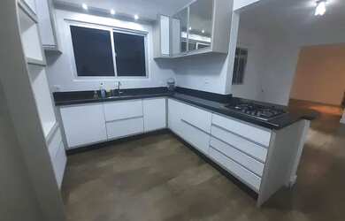 Imagem: A casa possui 5 Dormitórios, 3 Banheiros, 3 Vagas na garagem