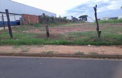 Imagem: O terreno possui 2.150m² de Área e está localizado em Distrito