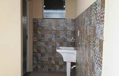 Imagem: A casa possui 2 Dormitórios, 1 Banheiro, 1 Vaga na garagem