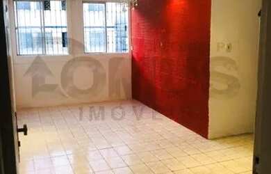 Imagem: O apartamento possui 3 Dormitórios, 1 Banheiro, 1 Vaga na garagem