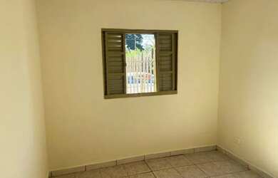 Imagem: A casa possui 2 Dormitórios, 1 Banheiro, 5 Vagas na garagem