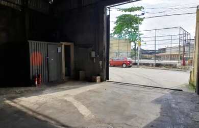 Imagem: O depósito possui 255m² de Área e está localizado em Manguinhos