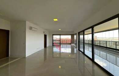 Imagem: O apartamento possui 4 Dormitórios, 5 Banheiros, 5 Vagas na