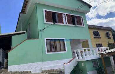 Imagem: A casa possui 5 Dormitórios, 3 Banheiros, 164m² de Área e