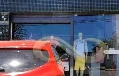 Imagem: O depósito possui 2 Vagas na garagem e 243m² de Área e está