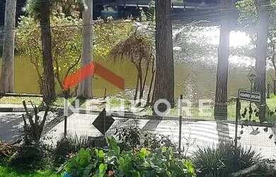 Imagem: A casa em condomínio possui 5 Dormitórios, 5 Banheiros, 5