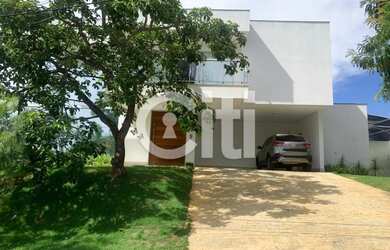 Imagem: A casa em condomínio possui 4 Dormitórios, 2 Banheiros, 4