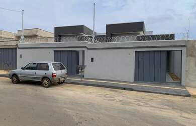 Imagem: A casa em condomínio possui 3 Dormitórios, 2 Banheiros, 2