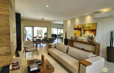 Imagem: A casa possui 5 Dormitórios, 5 Banheiros, 4 Vagas na garagem