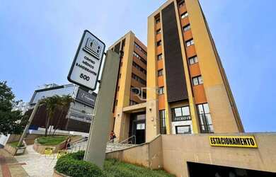 Imagem: O depósito possui 3 Vagas na garagem e 300m² de Área e está