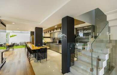 Imagem: A casa em condomínio possui 2 Dormitórios, 5 Banheiros, 2