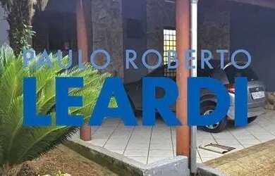 Imagem: A casa possui 3 Dormitórios, 4 Banheiros, 4 Vagas na garagem