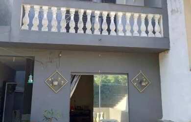 Imagem: A casa possui 3 Dormitórios, 2 Banheiros, 1 Vaga na garagem