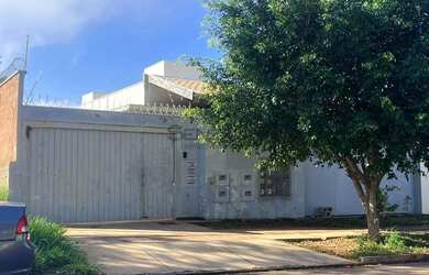 Imagem: A casa possui 2 Dormitórios, 2 Banheiros, 1 Vaga na garagem