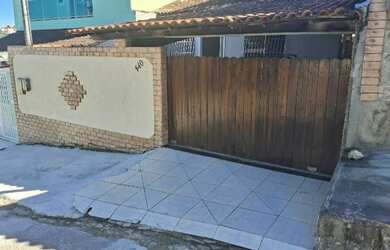 Imagem: A casa em condomínio possui 3 Dormitórios, 2 Banheiros, 3