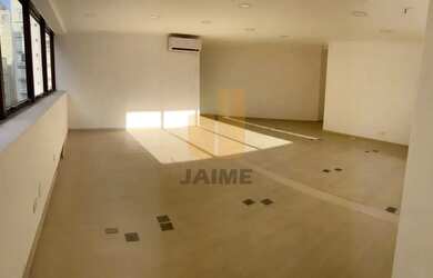 Imagem: O depósito possui 2 Vagas na garagem, 53m² de Área e está