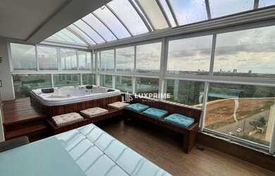 Imagem: O apartamento possui 3 Dormitórios, 4 Banheiros, 196m² de