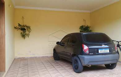 Imagem: A casa possui 2 Dormitórios, 3 Banheiros, 3 Vagas na garagem