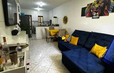 Imagem: A casa possui 2 Dormitórios, Acomodam 6 pessoas, 2 Vagas na